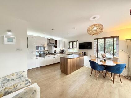 9 John Valentine Place, Reddingmuirhead, FK2 0FQ