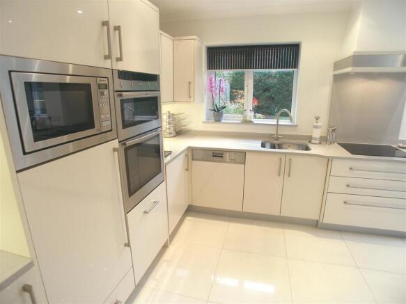 Stylish Fitted Kitchen