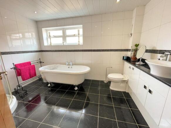BATHROOM/W.C.