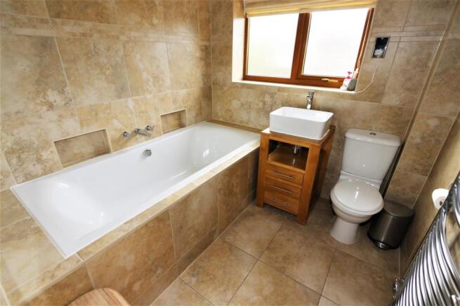 STYLISH FAMILY BATHROOM