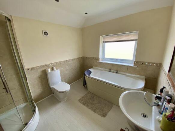 Family Bathroom/WC