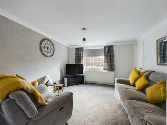 LIVING ROOM/DINING ROOM