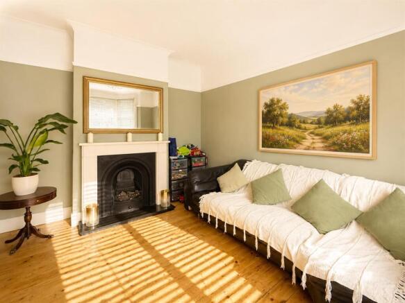 Havering Rd, RM1 For Sale by Barrain London Estate