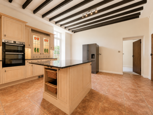 4 bed Semi-Detached for sale Image 6