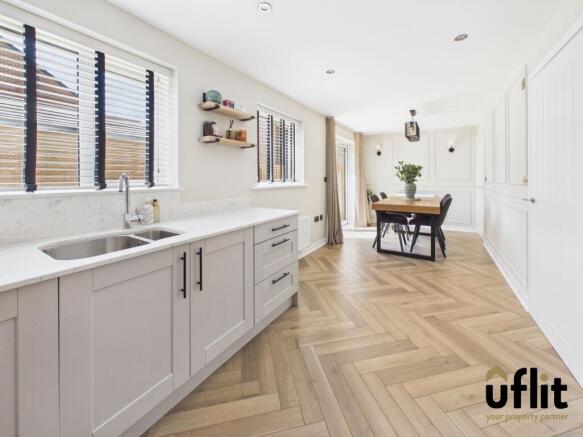 4 bed Detached for sale Image 12