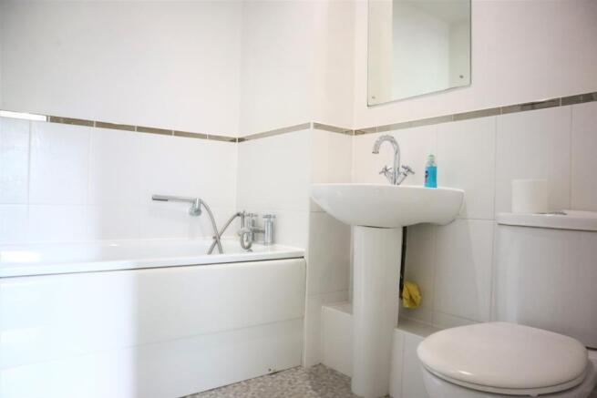 32 Millward Drive bathroom 