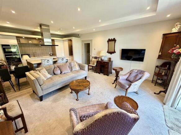 2 bed Apartment for sale Image 9