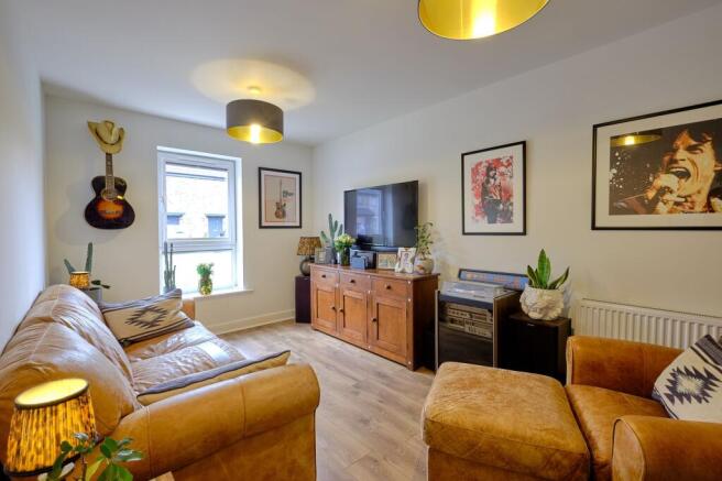 3 bed Semi-Detached for sale Image 6