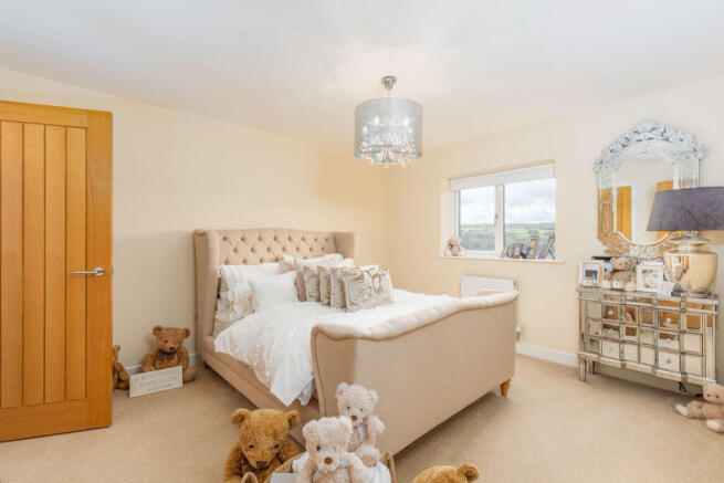 4 bed Detached for sale Image 12