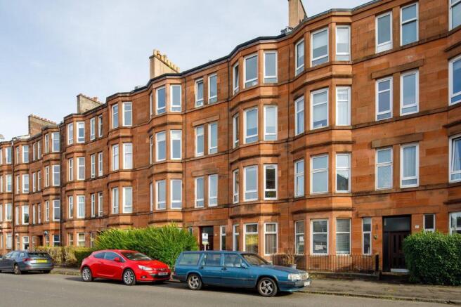 1-bed flat on Kings Park Road, Cathcart, £129,000