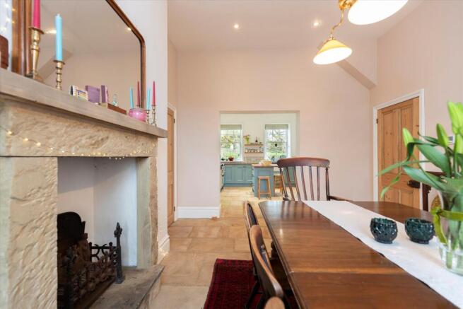 5 bed Detached for sale Image 9