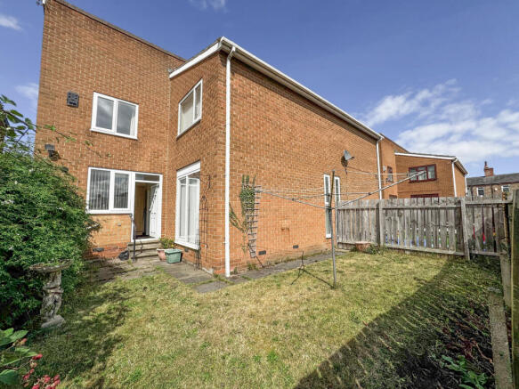 4 bed Semi-Detached for sale Image 12