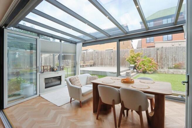 5 bed Detached for sale Image 8