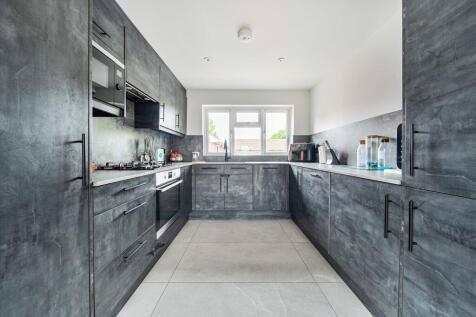 Hedge End, Barnham, Bognor Regis, PO22