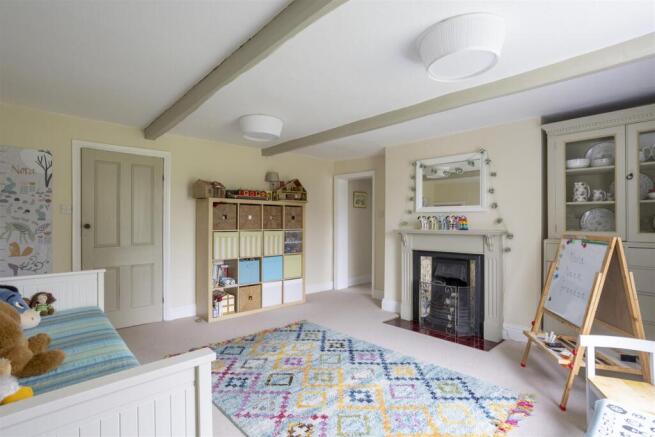 5 bed Detached for sale Image 11