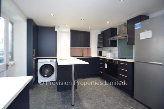 6 bed Terraced to rent Image 8