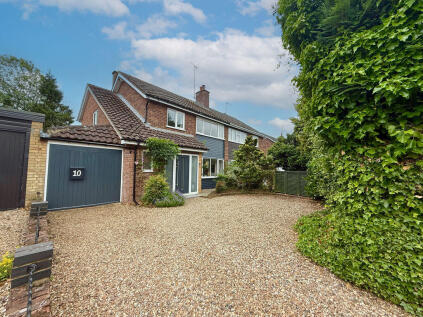 Wantage Close, Wing