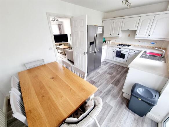 Kitchen & Dining