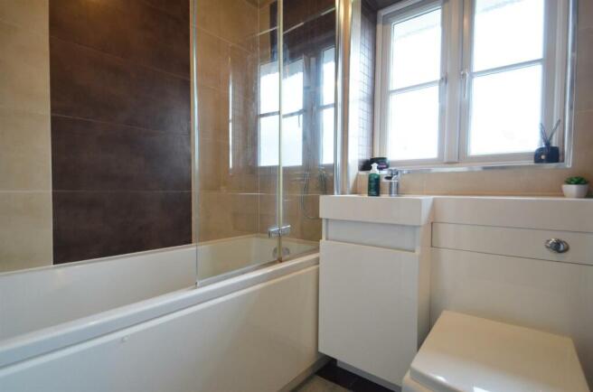 Bathroom 2 .jpg