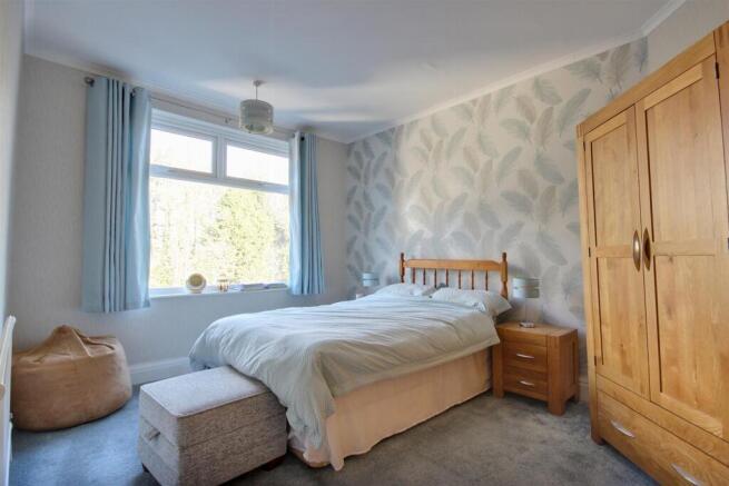 4 bed Semi-Detached for sale Image 9