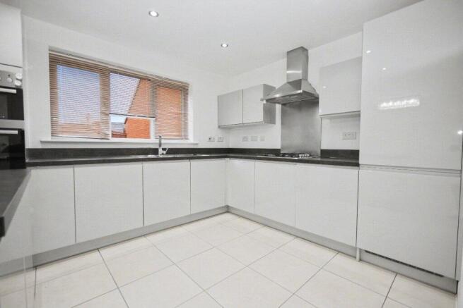 4 bed Detached for sale Image 4