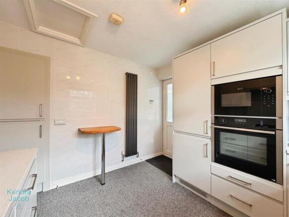 3 bed Detached Bungalow for sale Image 7