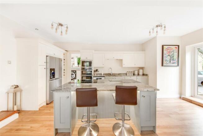 Kitchen (2).jpg