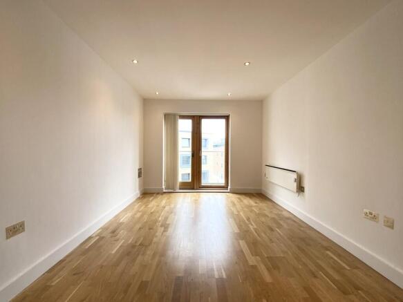 2 bed Apartment to rent Image 4