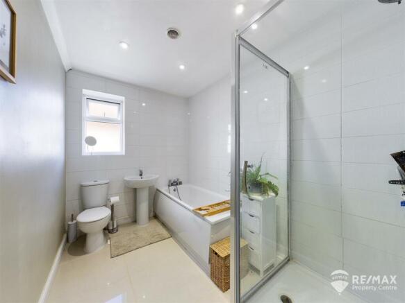 Family Bathroom.jpg