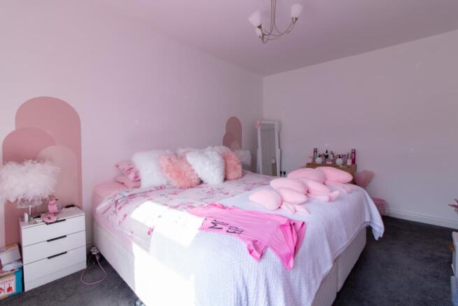 3 bed Terraced for sale Image 9