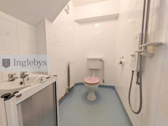 4 bed Detached for sale Image 11