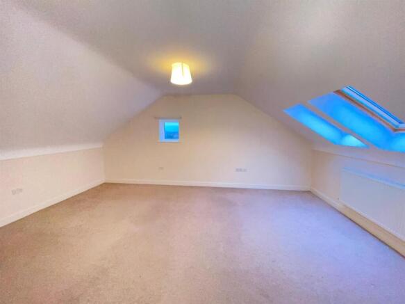 BEDROOM.jpeg
