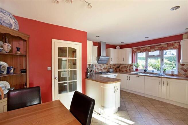 KITCHEN/BREAKFAST RO