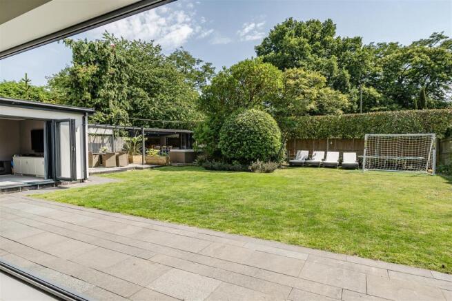 Thornton Avenue, Warsash photo 4