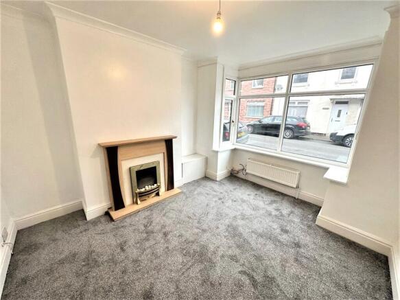 2 bed Terraced to rent Image 5