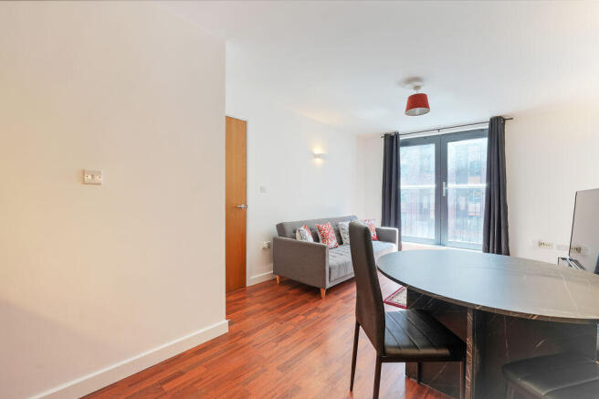 1 bed Apartment to rent Image 5