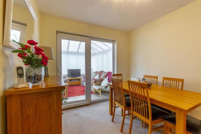 Dining room (1)-HDR copy.jpg