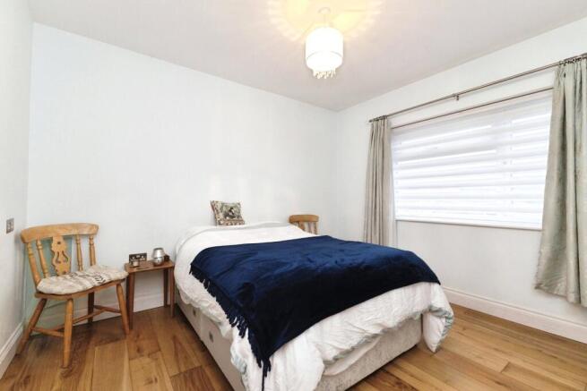 4 bed Bungalow for sale Image 11