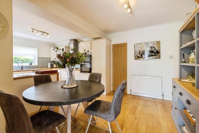 4 bed Detached for sale Image 7