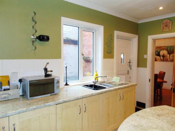 Kitchen 2.JPG
