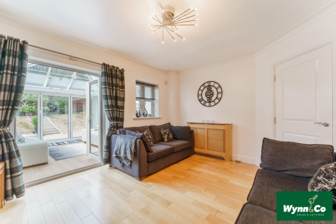 5 bed Detached for sale Image 7