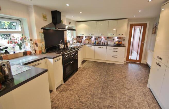 Kitchen 3.JPG