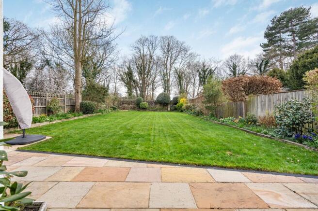 Barons Hurst, Epsom, KT18 photo 3