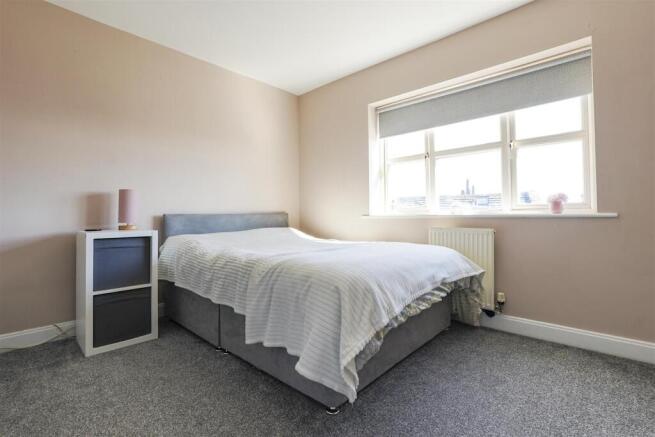 3 bed Town House for sale Image 11