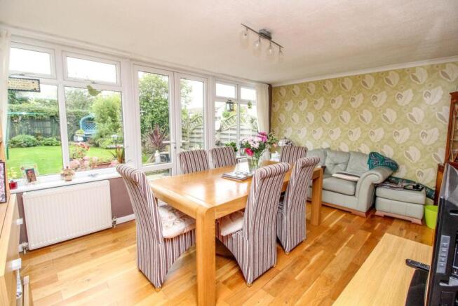 Dining/sitting room