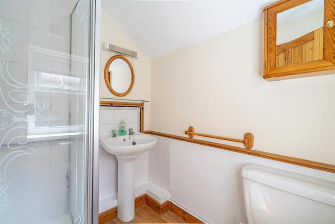 3 bed Terraced for sale Image 4