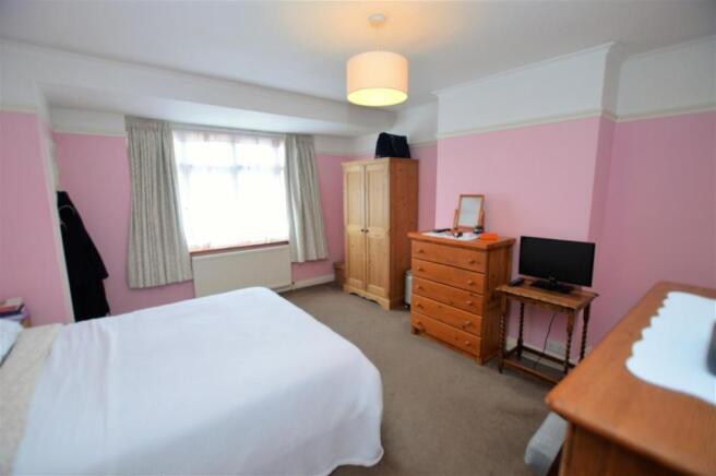 24 Bryanston Avenue bed1.JPG