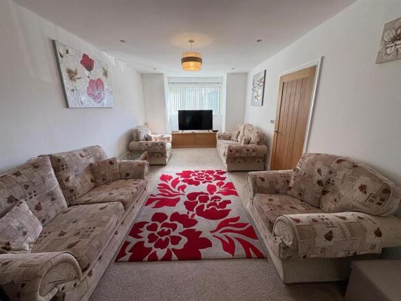 4 bed Detached for sale Image 4