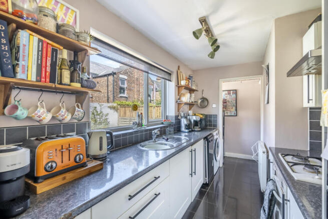 2 bed Town House for sale Image 7