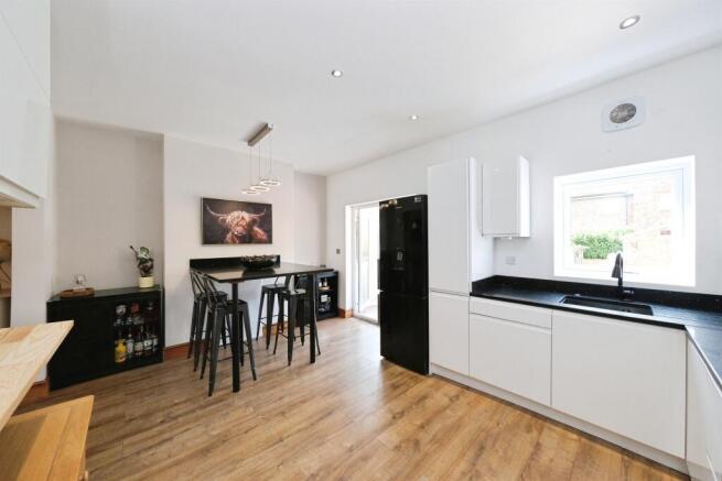 2 bed Terraced for sale Image 6